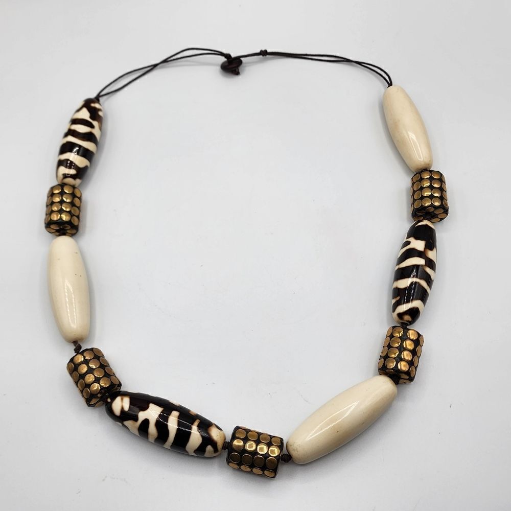 Chunky cream & brown beaded necklace